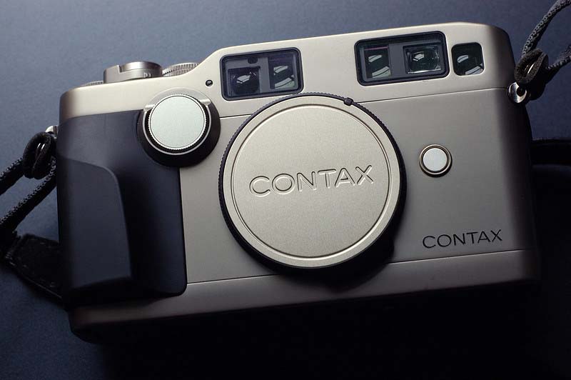 Contax G2 film street camera
