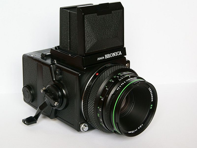 Zenza Bronica ETR film camera