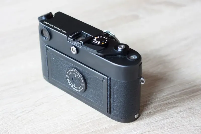 Leica m6 back, black body