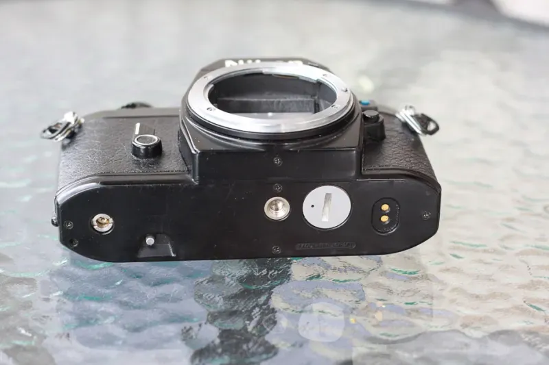 Nikon EM bottom