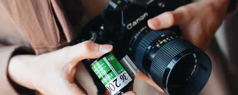 how a film camera works