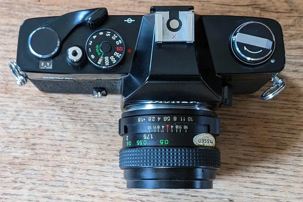 Vivitar 220/SL top view, lens and x hot shoe