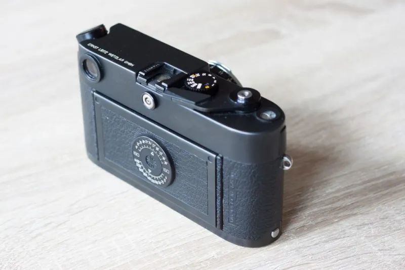 Leica m6 back, black body