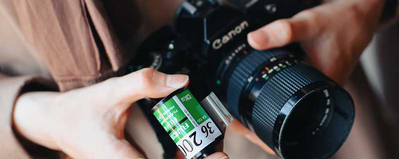 how a film camera works