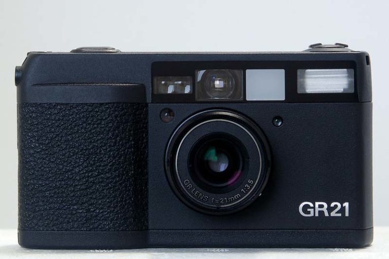 5 Best Street Photography Film Cameras Dusty Grain