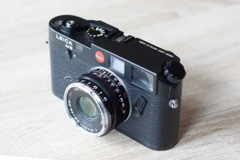 Leica M6 black with 35mm 2.8 lens