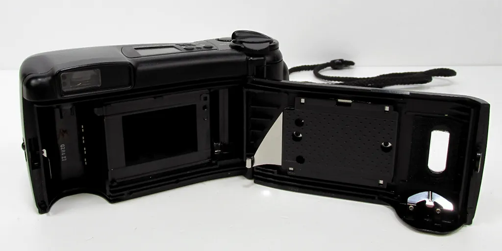 Olympus Superzoom 760 film compartment