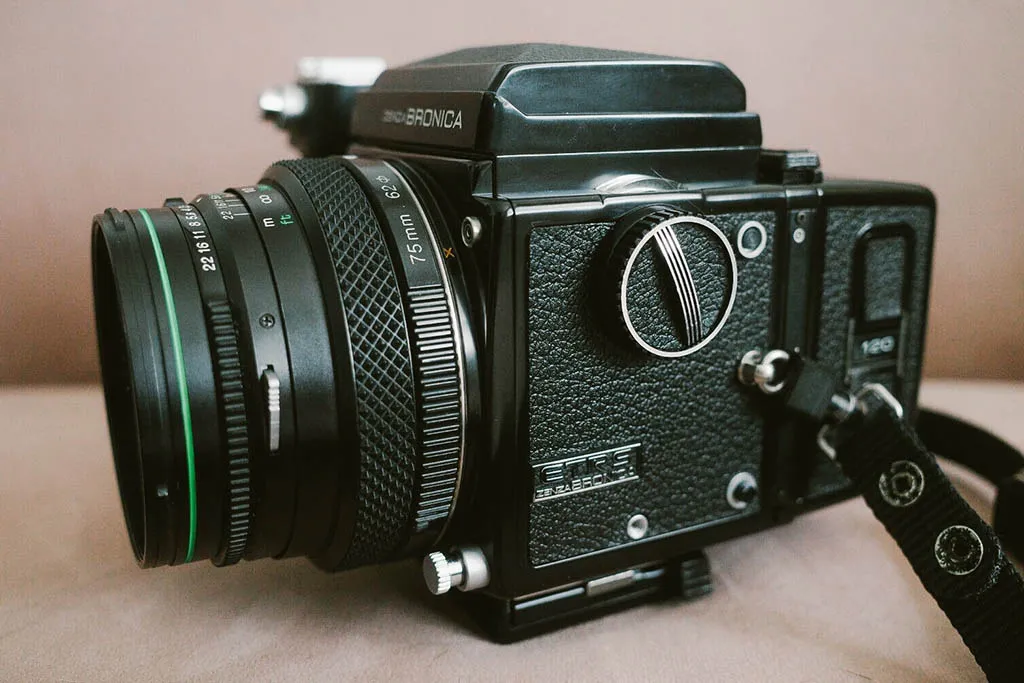 Bronica ETRS Review and Guide | Dusty Grain