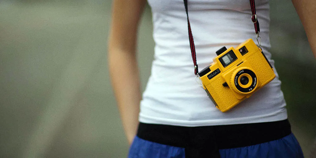 hola toy camera, yellow