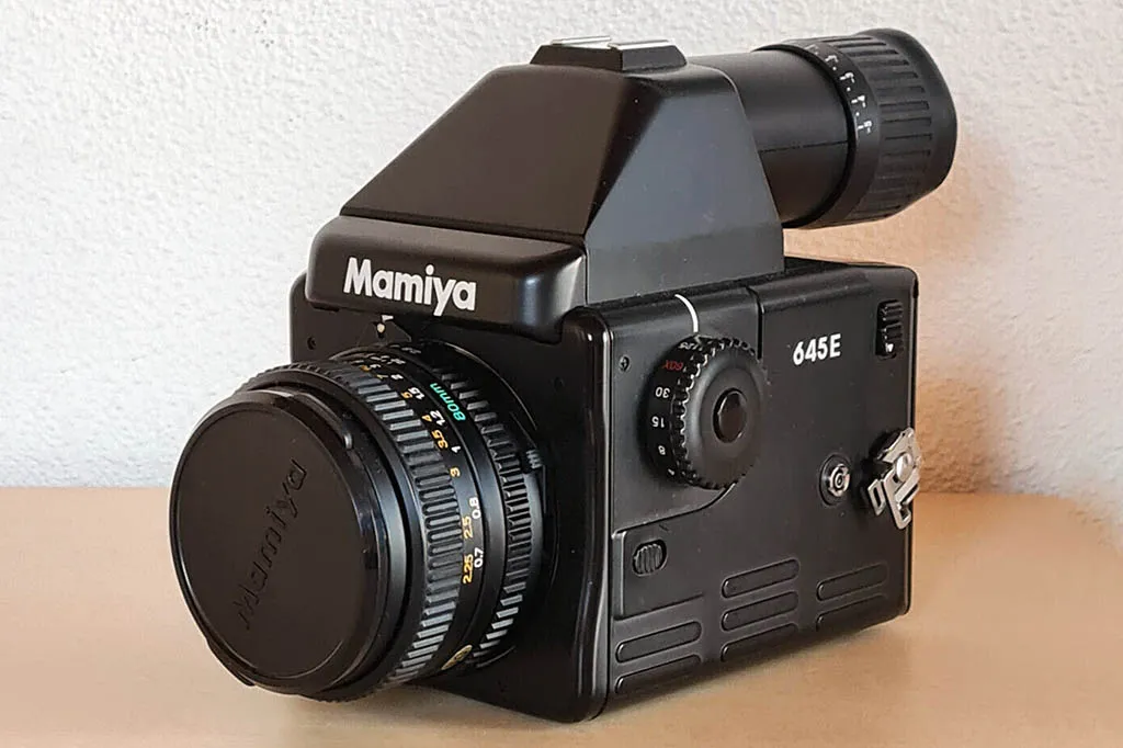 Mamiya 645E front right