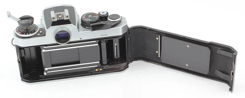 nikon fe2 back open