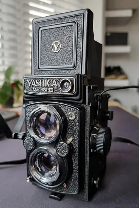 Yashica Mat 124g front